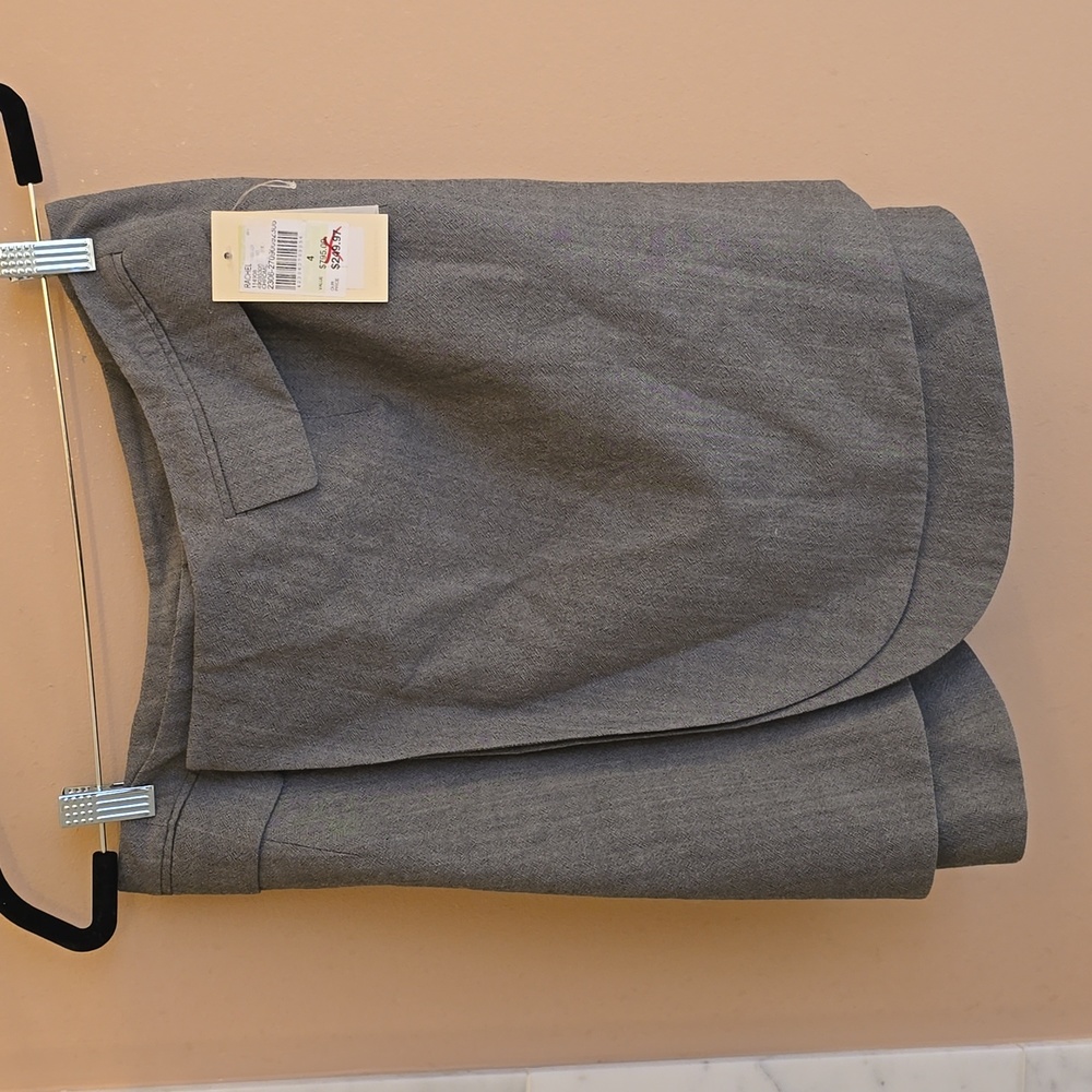 Rachel Roy wool skirt. Lined and form fitting.